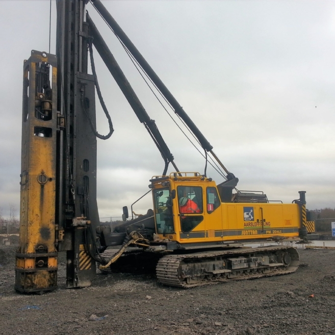 Aarsleff's Junttan PM20 piling rig in use for the Dalmuir Waste Water Treatment project.