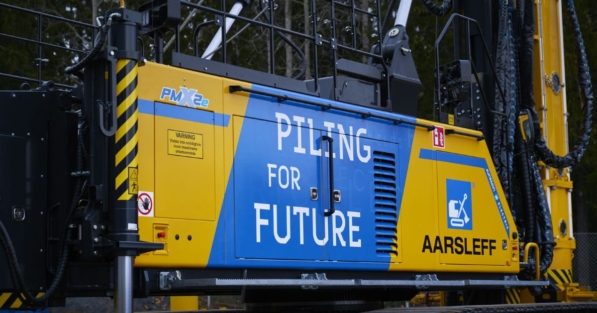 Battery Powered Pile Driving Equipment. Sustainable Piling