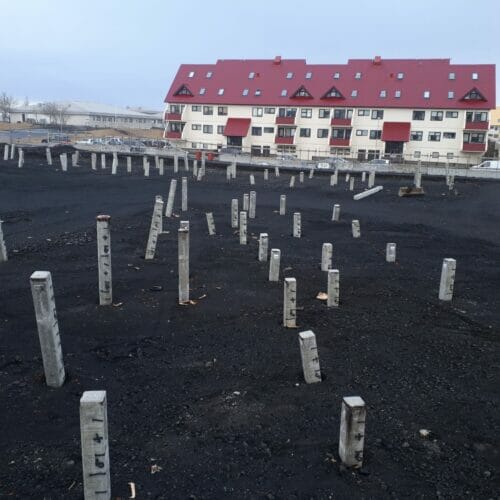 Vertical and raked piles in Iceland