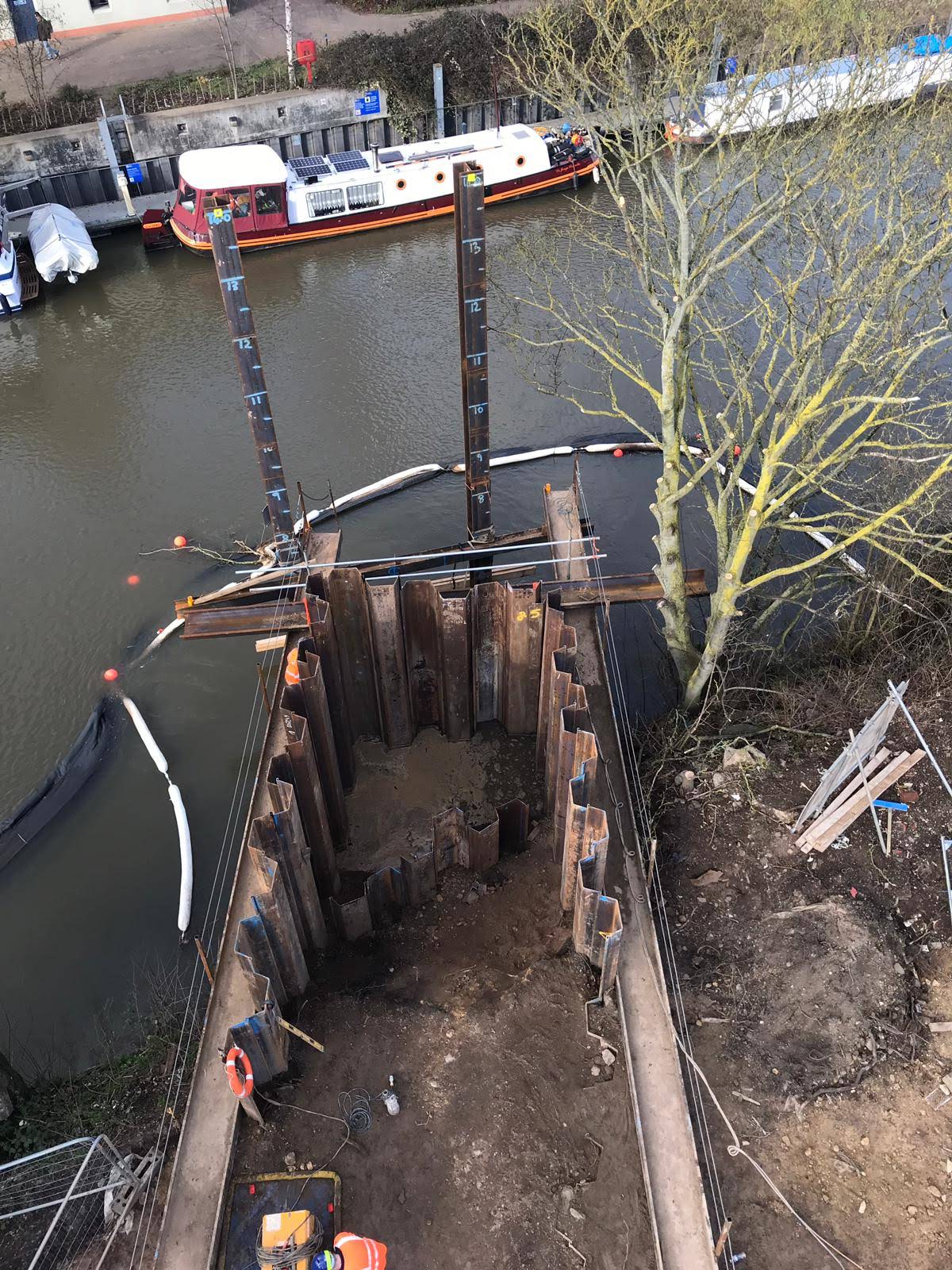 Installing a Sheet Piled Cofferdam in the River Trent in Newark