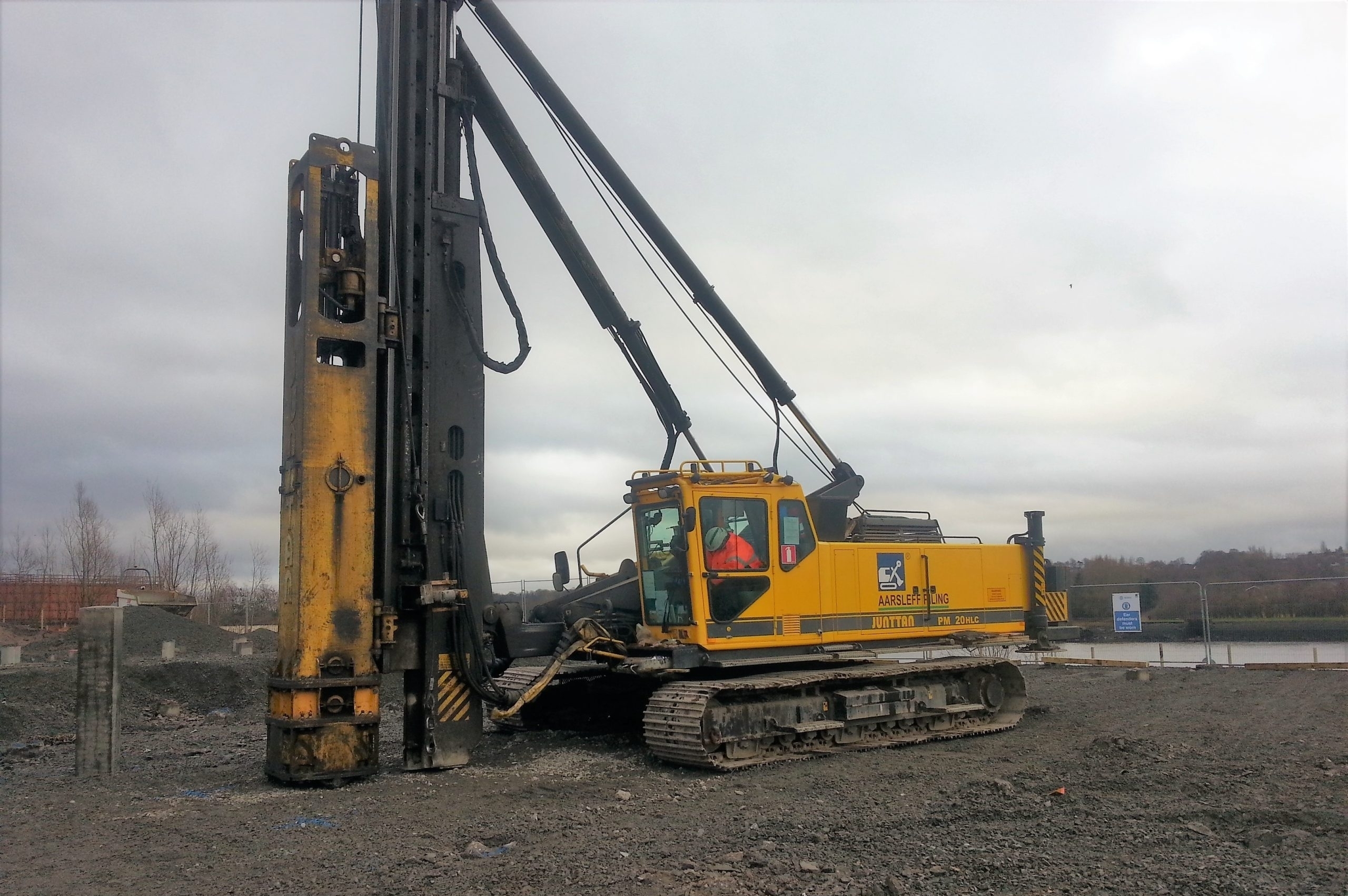 Aarsleff's Junttan PM20 piling rig in use for the Dalmuir Waste Water Treatment project.